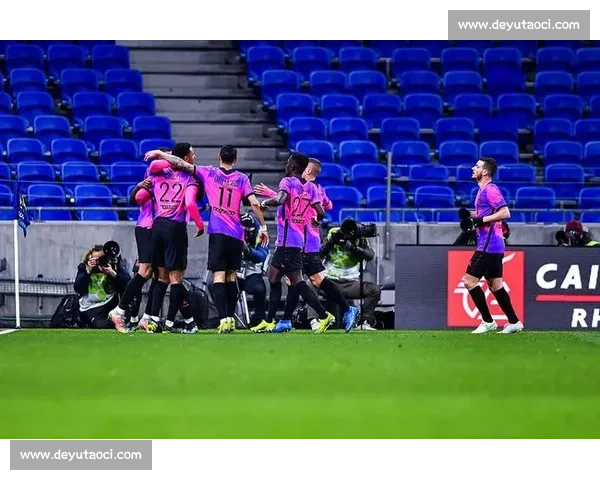 巴黎圣日耳曼强势迎战里昂法甲焦点对决引爆冠军悬念赛季走势成关键一战