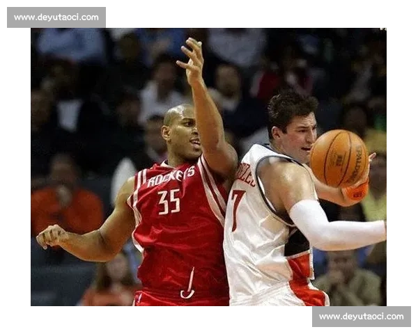 火箭队与山猫队激烈对决 全程直播精彩瞬间不容错过